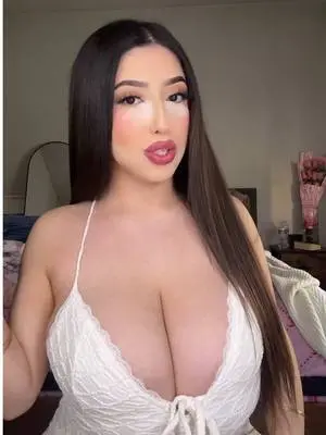 Kunjungi akun @ashleyarambulaa di TikTok
