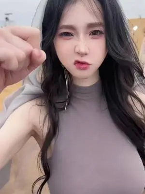 Kunjungi akun @nainaii9999 di TikTok