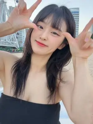 Kunjungi akun @moning_kim_ di TikTok