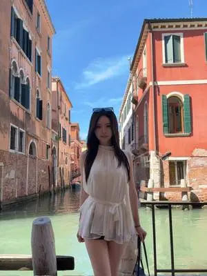 Kunjungi akun @amylyly_ di TikTok