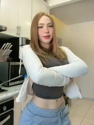Kunjungi akun @hanapunzell di TikTok