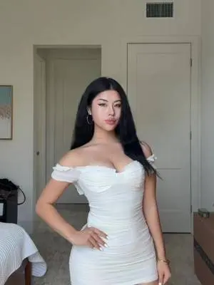 Kunjungi akun @della_ouy di TikTok