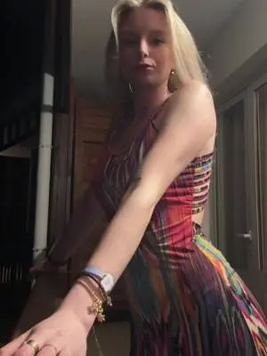 Kunjungi akun @eleonoreddnv di TikTok