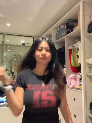 Kunjungi akun @anaaamazing di TikTok
