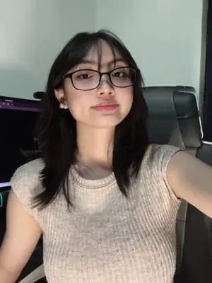 Kunjungi akun @chichimunch di TikTok