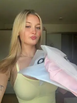 Kunjungi akun @paula.gze di TikTok