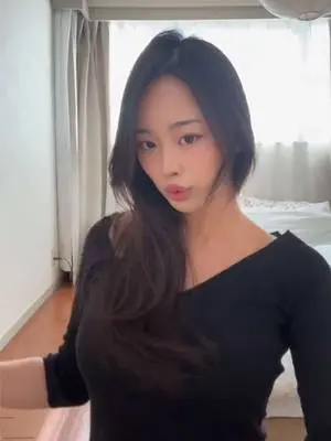 Kunjungi akun @me0wyygirl di TikTok