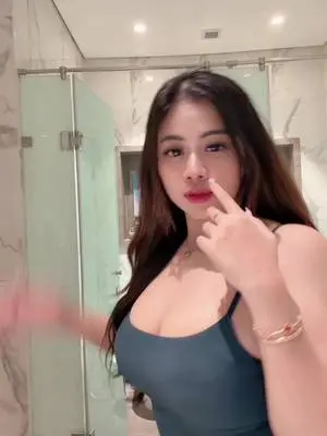 Kunjungi akun @twothous4ndfourr di TikTok
