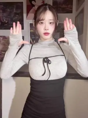Kunjungi akun @luuna1214 di TikTok