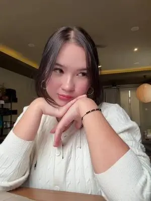 Kunjungi akun @oliviapaytenn di TikTok