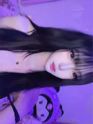 Kunjungi akun @caeshyi di TikTok