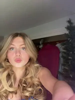 Kunjungi akun @audreyelizabethh di TikTok