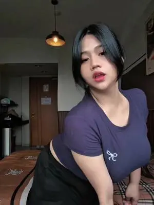 Kunjungi akun @s.slw107 di TikTok