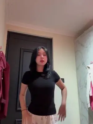 Kunjungi akun @fishewww di TikTok