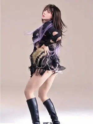 Kunjungi akun @purpleleeworld di TikTok