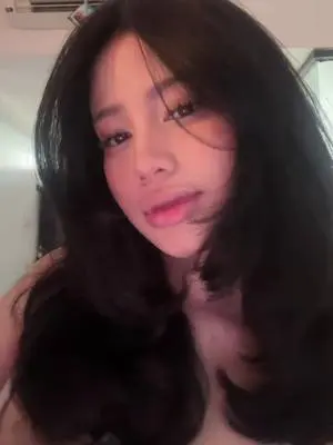 Kunjungi akun @heynaraishere di TikTok