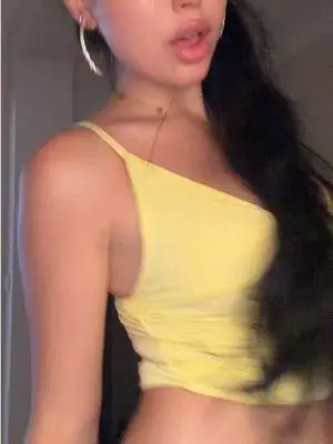 Kunjungi akun @_mee._.oow_ di TikTok