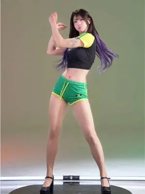 Kunjungi akun @purpleleeworld di TikTok