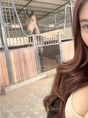 Kunjungi akun @deefebb_ di TikTok