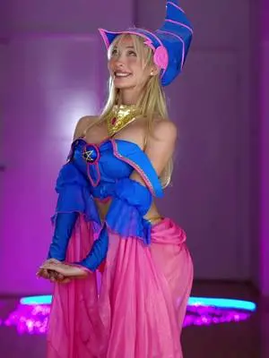 Kunjungi akun @emxllouise2 di TikTok