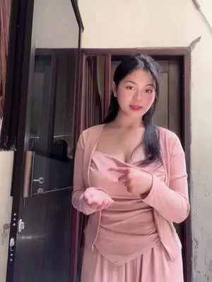 Kunjungi akun @putriinovianti0 di TikTok