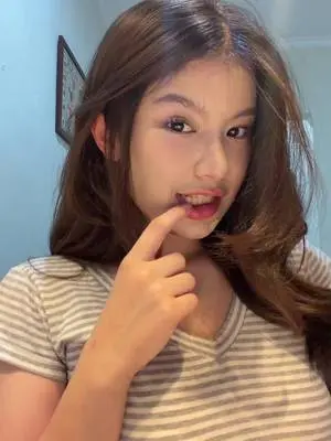 Kunjungi akun @bbyfloera di TikTok