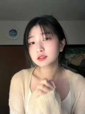 Kunjungi akun @kimzybag di TikTok