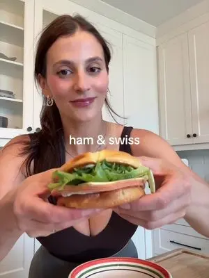 Kunjungi akun @stephaniecooks1 di TikTok