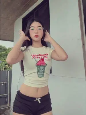 Kunjungi akun @sexie_sof di TikTok