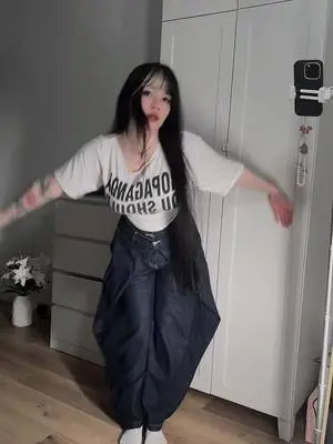 Kunjungi akun @shini_waifu di TikTok