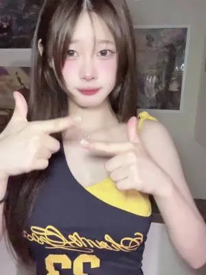 Kunjungi akun @luuna1214 di TikTok