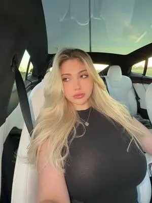 Kunjungi akun @blackwidoff di TikTok