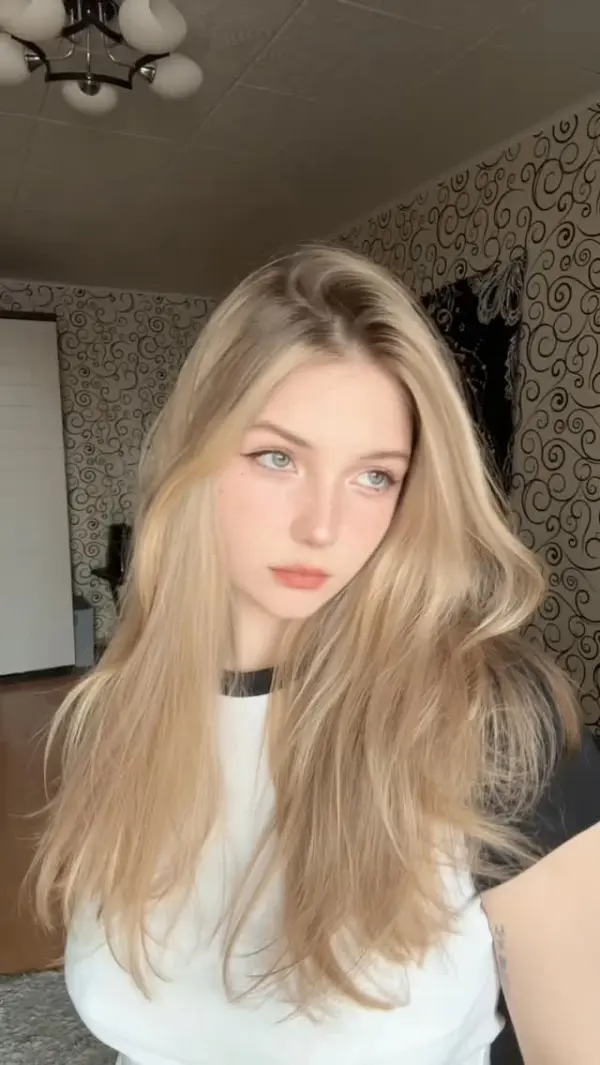 Kunjungi akun @yuelan.ka di Instagram