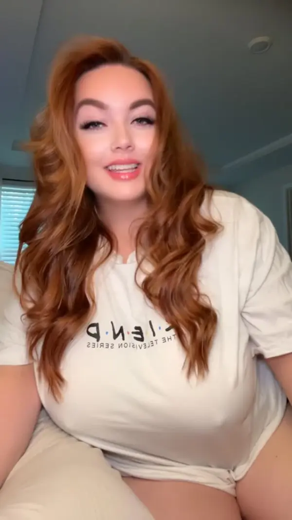 Kunjungi akun @dixieannxo di Instagram