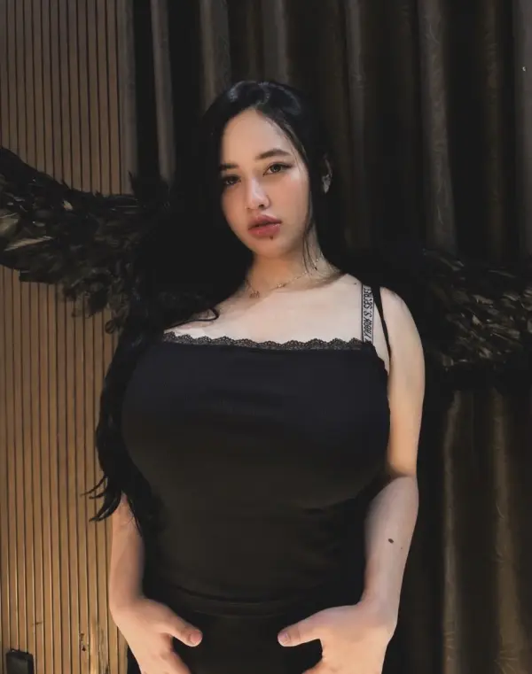 Kunjungi akun @kimberlianrsi di Instagram