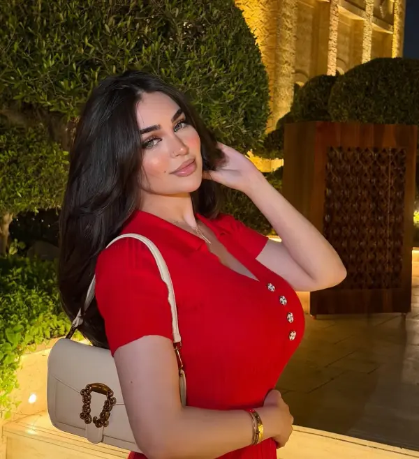 Kunjungi akun @zeze_maarouf di Instagram