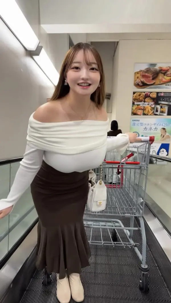 Kunjungi akun @_mochiii___2 di Instagram