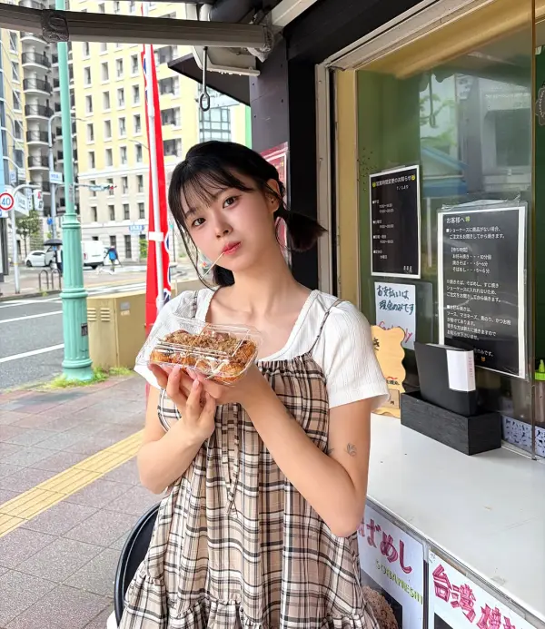 Kunjungi akun @oljbll_ di Instagram