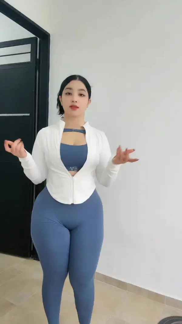 Kunjungi akun @johanitareels di Instagram