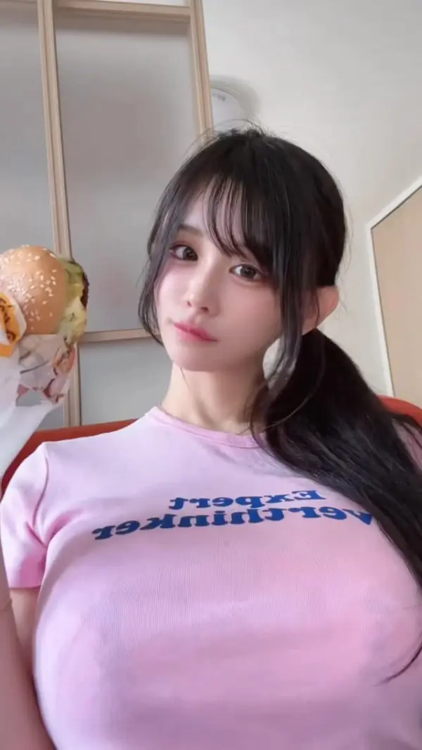 Kunjungi akun @_meromero_1 di Instagram