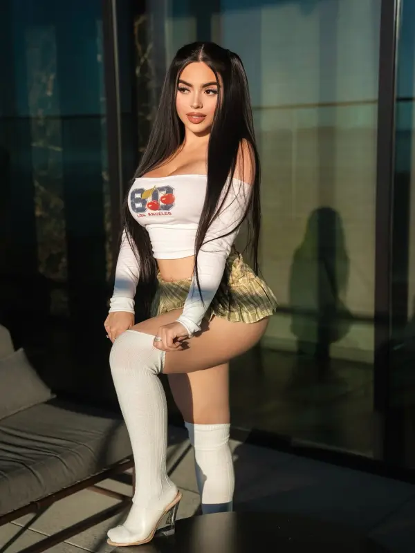 Kunjungi akun @jaaccqueline di Instagram