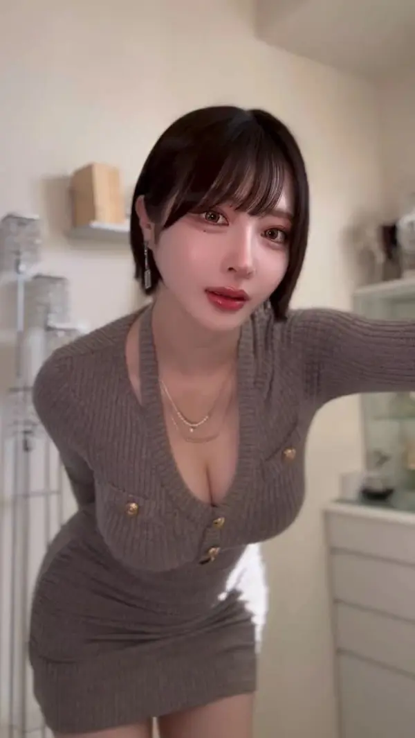 Kunjungi akun @bakuuu78_ di Instagram