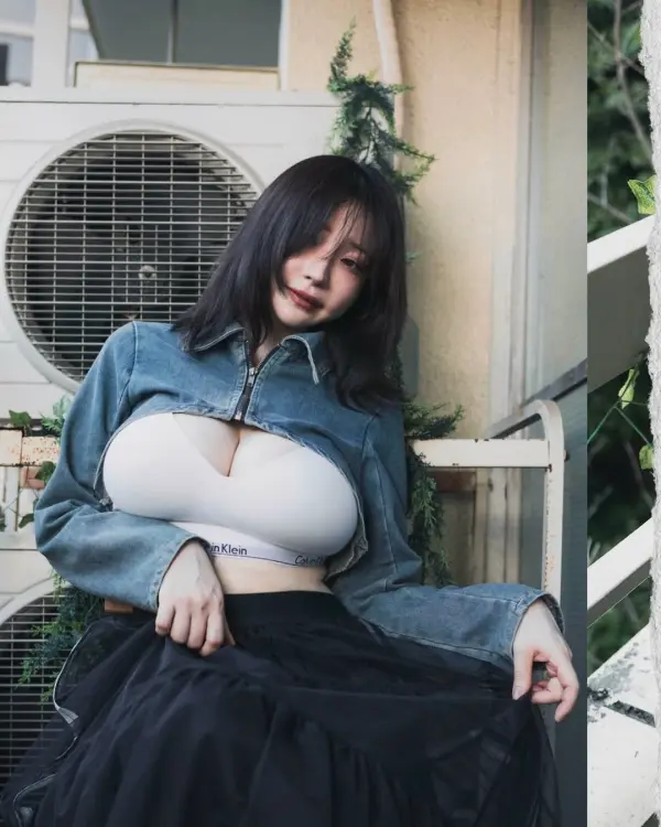 Kunjungi akun @h_a_c_a_ di Instagram
