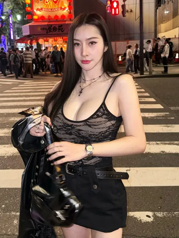Kunjungi akun @ploysupa_ di Instagram