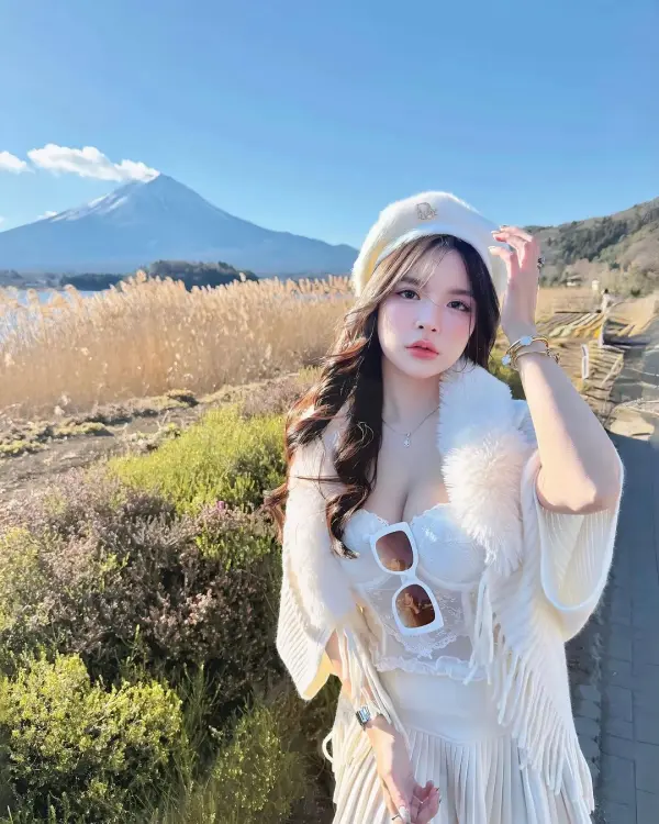 Kunjungi akun @spyjub di Instagram