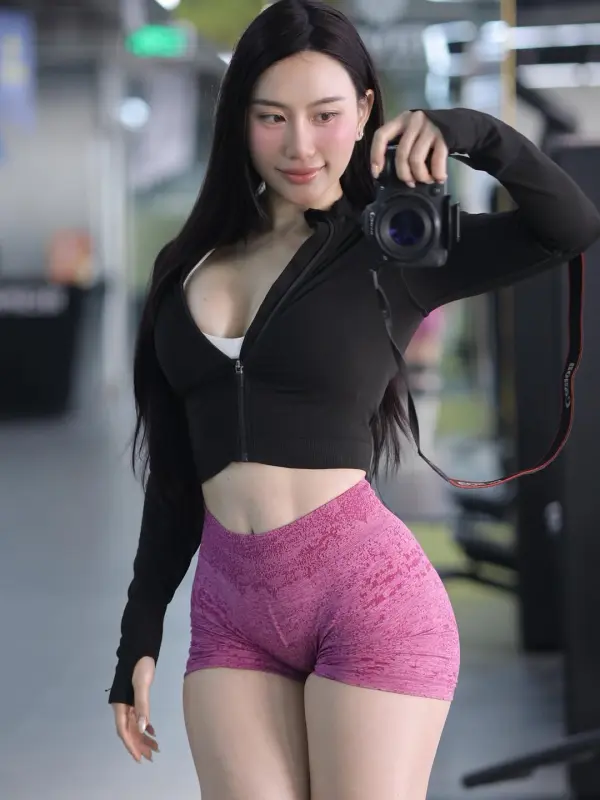 Kunjungi akun @trangtracy93 di Instagram