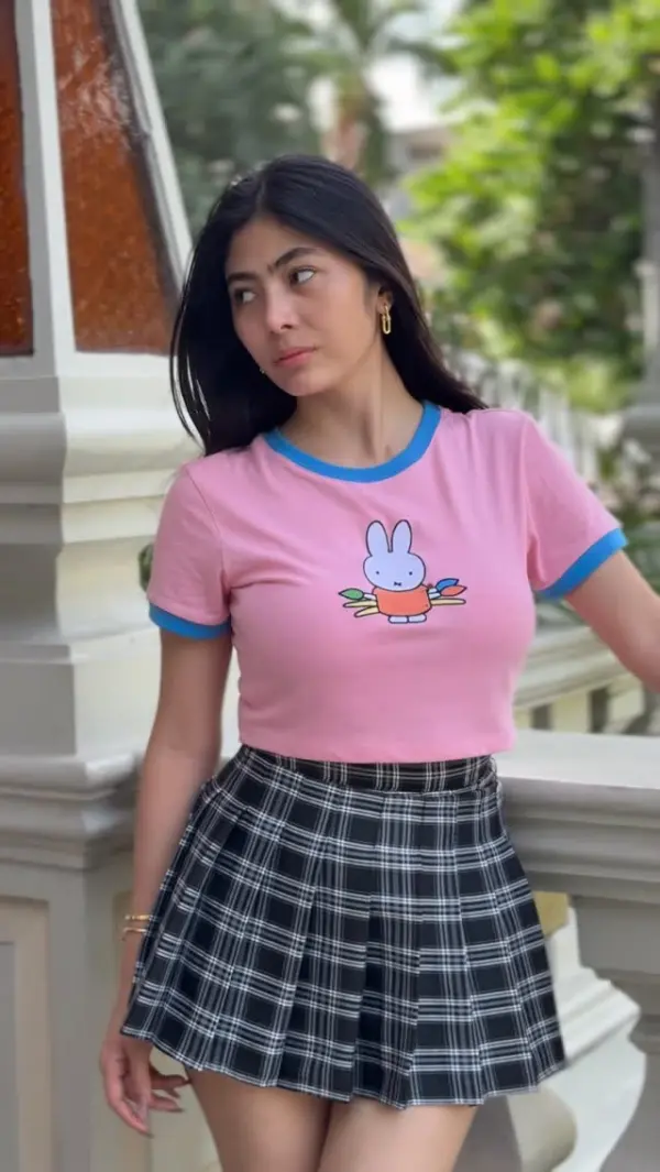 Kunjungi akun @angelaaacamille di Instagram