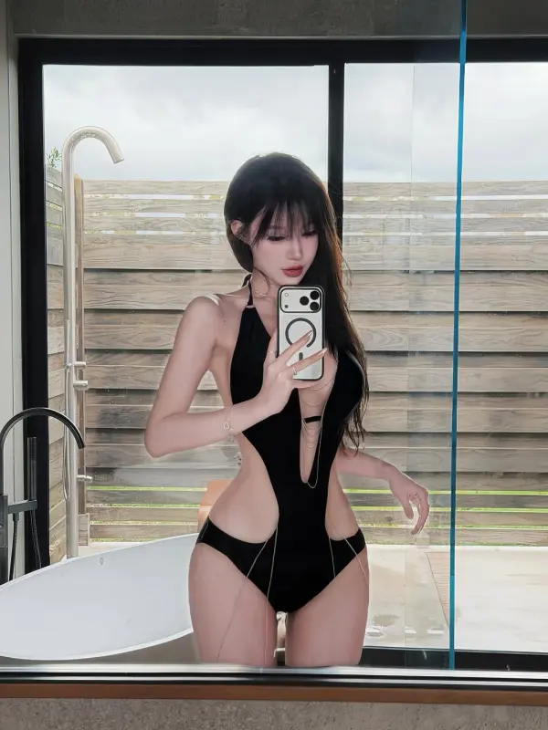 Kunjungi akun @feiiyii di Instagram