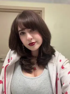 Kunjungi akun @randomcoolgirlonline di TikTok