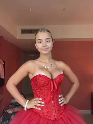 Kunjungi akun @lilyxxnador di TikTok